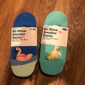 Old navy no show socks.